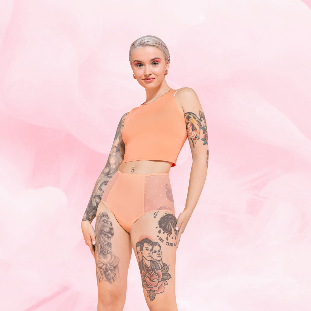 Högmidjade, stiliga High Waist Dots Riklig Mens Menstrosa med prickiga sidor.