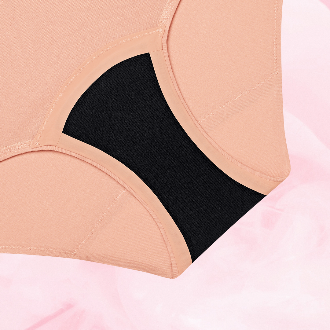 ComfortFit Essentials Hipster Logo Måttlig Mens trosor med hög midja.