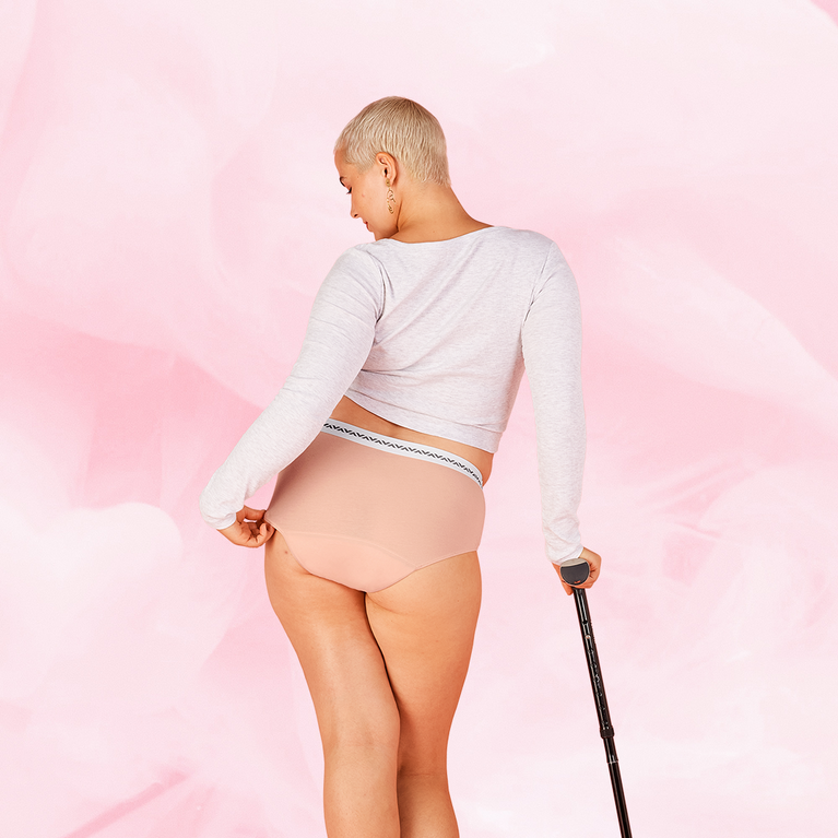 ComfortFit Essentials Hipster Logo Måttlig Mens trosor med brett midjeband.