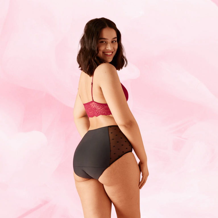 High Waist Dots Måttlig Mens Menstrosa med hög midja och prickiga sidor.