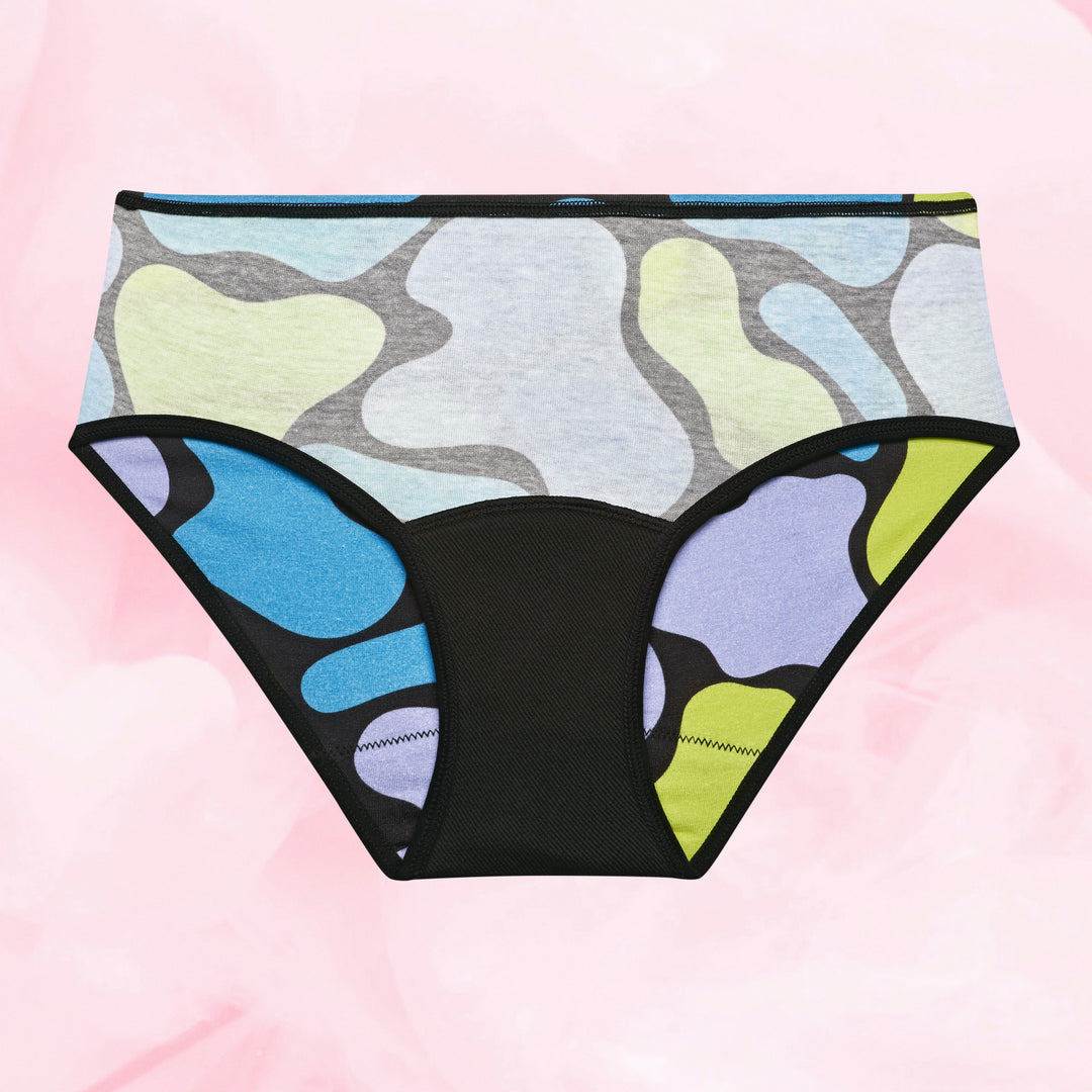 Teens Hipster Måttlig Mens i kamouflageinspirerat mönster, läckagesäkert underklädesplagg.