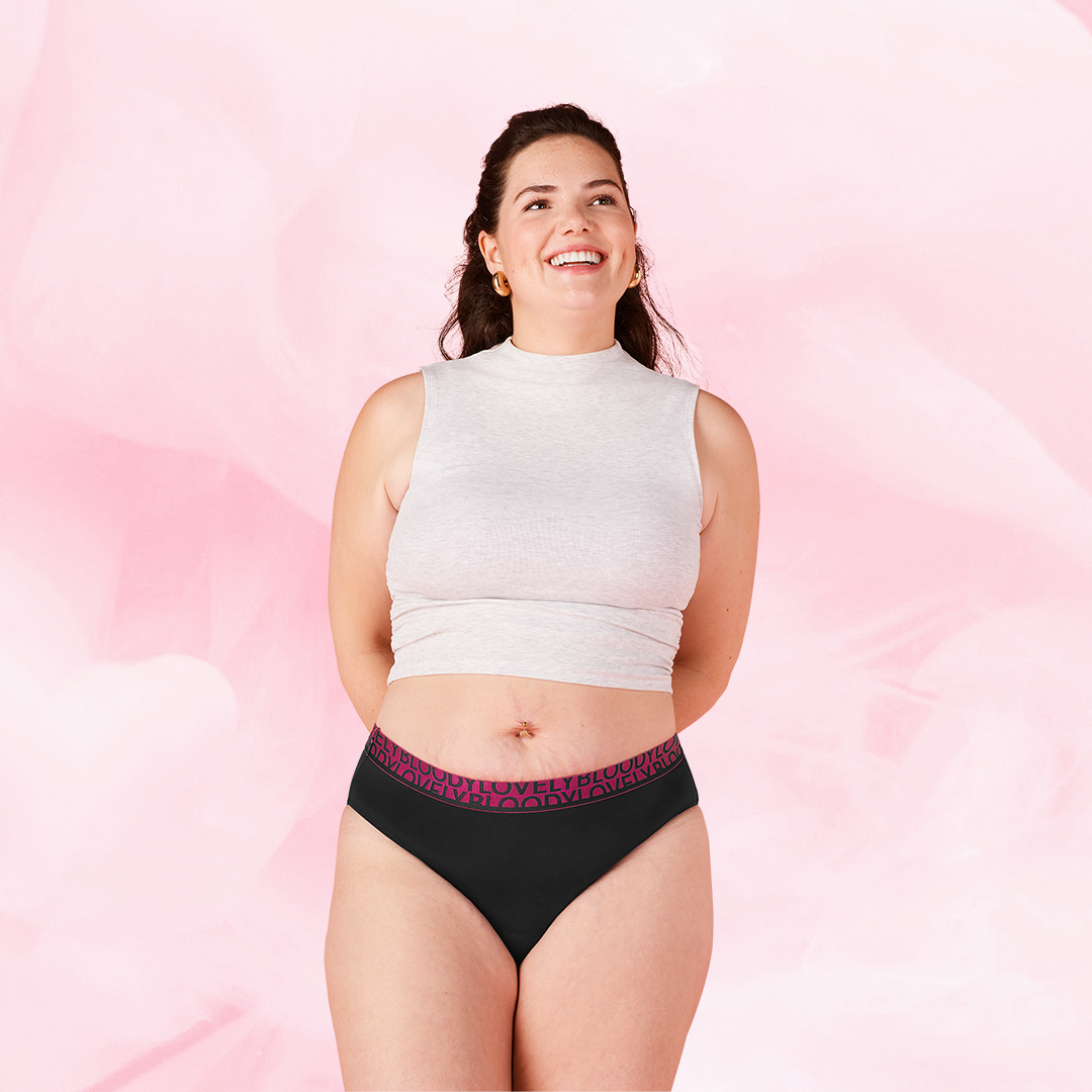Kvinna i ComfortFit High Leg Riklig Mens menstrosor.