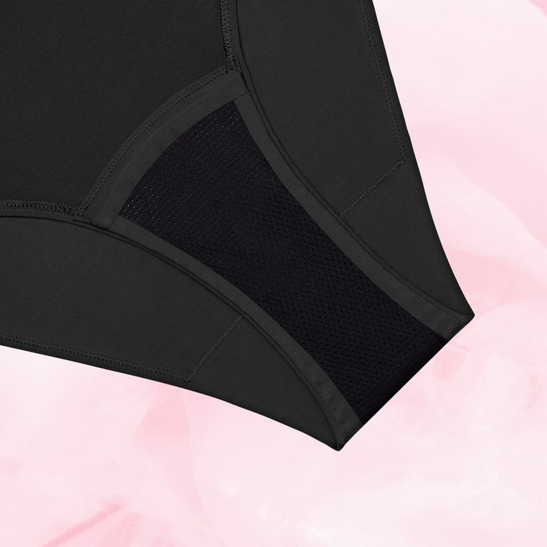 ComfortFit High Leg Riklig Mens, svarta trosor med mesh-gusset, närbild.